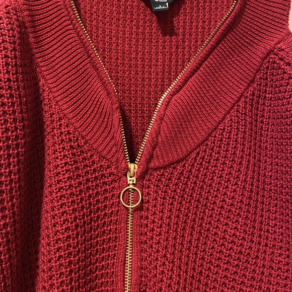 NWOT G By Guess S Maroon Cold Shoulder Sweater - Picture 4 of 9